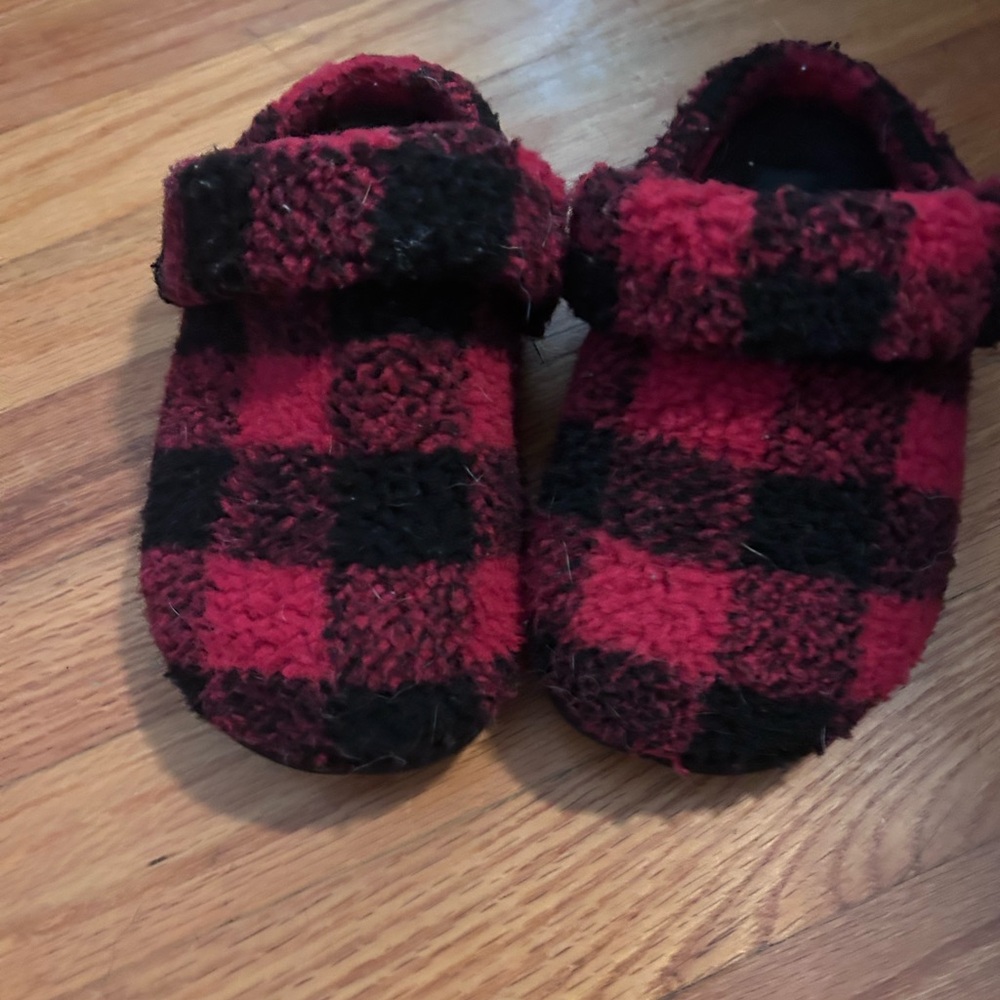 Crocs Black & Red Buffalo Plaid Check Cozzzy Slipper size C13. Worn twice.